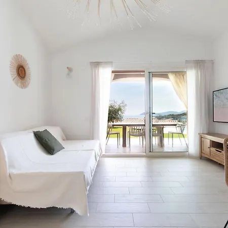 Aura קוסטה ריי